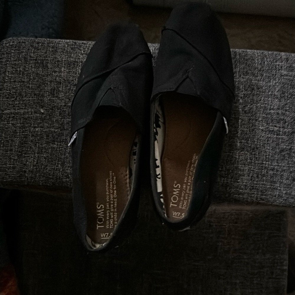 Women's Toms, size 7.5